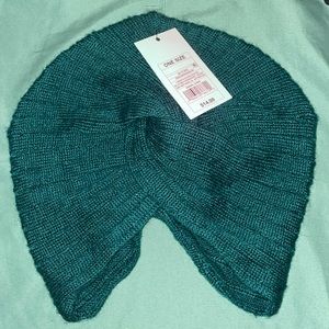 KNOTTED KNIT BEANIE
